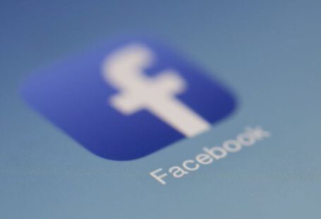 Facebook - Facebook Logo